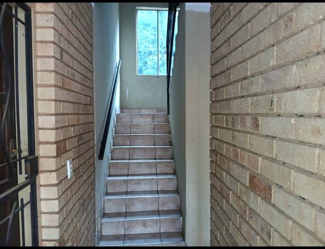 2 BEDROOM SECTIONAL TITLE FOR SALE IN GREENHILLS